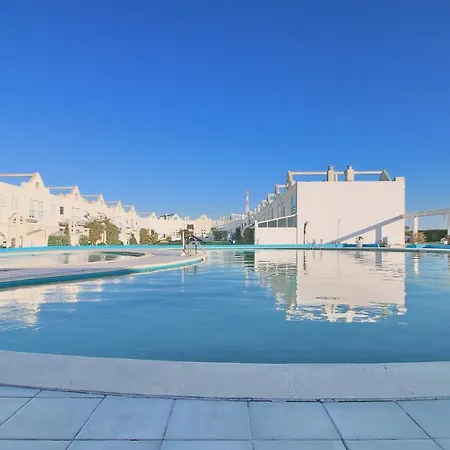 Holiday home Pool & Tennis House