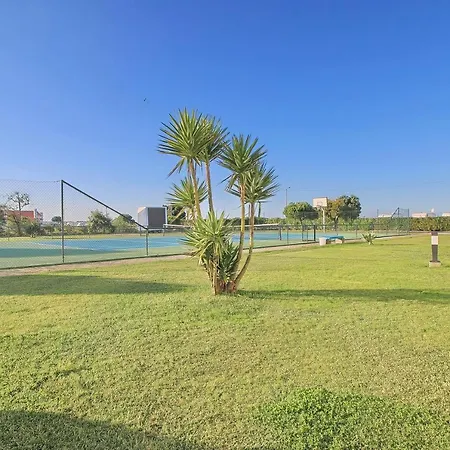 Pool & Tennis House Holiday home *