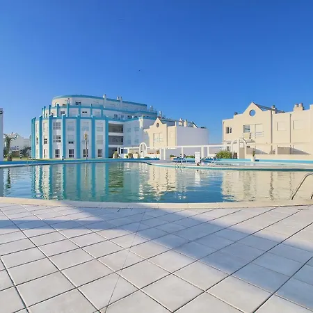 Pool & Tennis House Barra