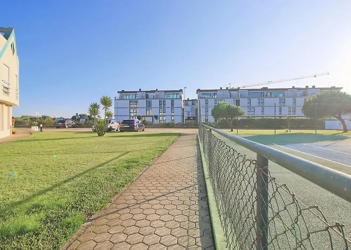 Pool & Tennis House * Barra