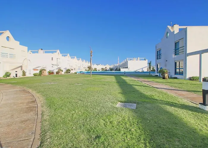 Pool & Tennis House Barra