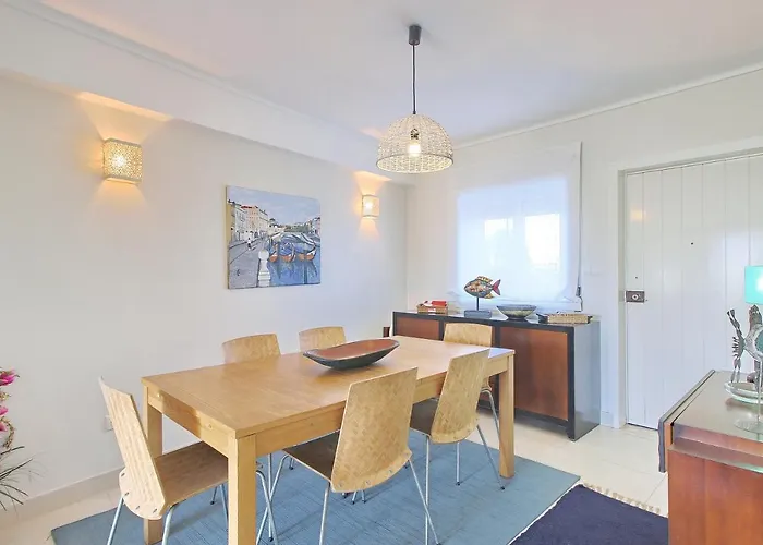 Pool & Tennis House * Barra