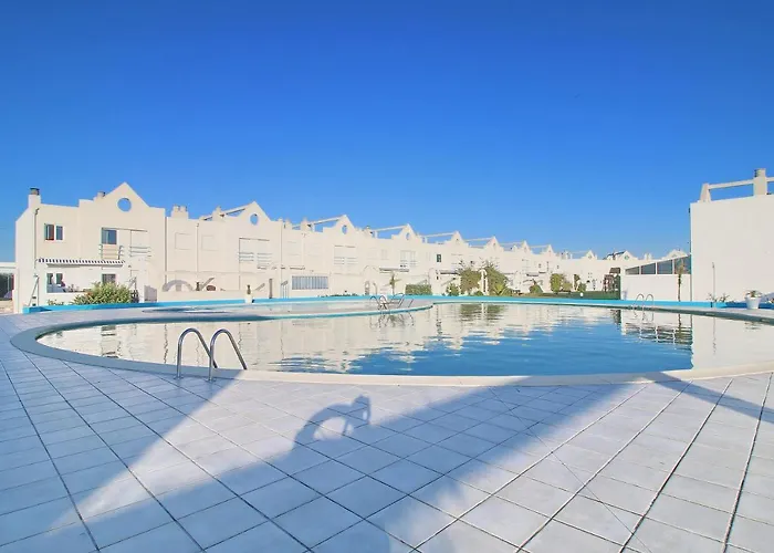 Tatil Evi Pool & Tennis House Barra