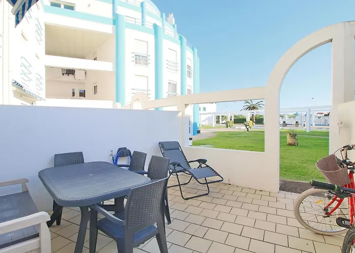 Pool & Tennis House *